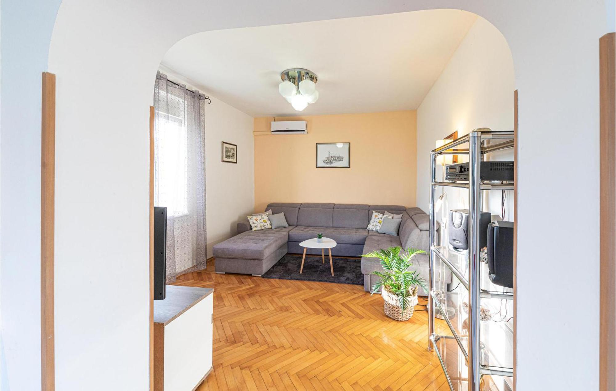 Lovely Apartment In Kastel Kambelovac With Wifi Kaštela Exterior foto