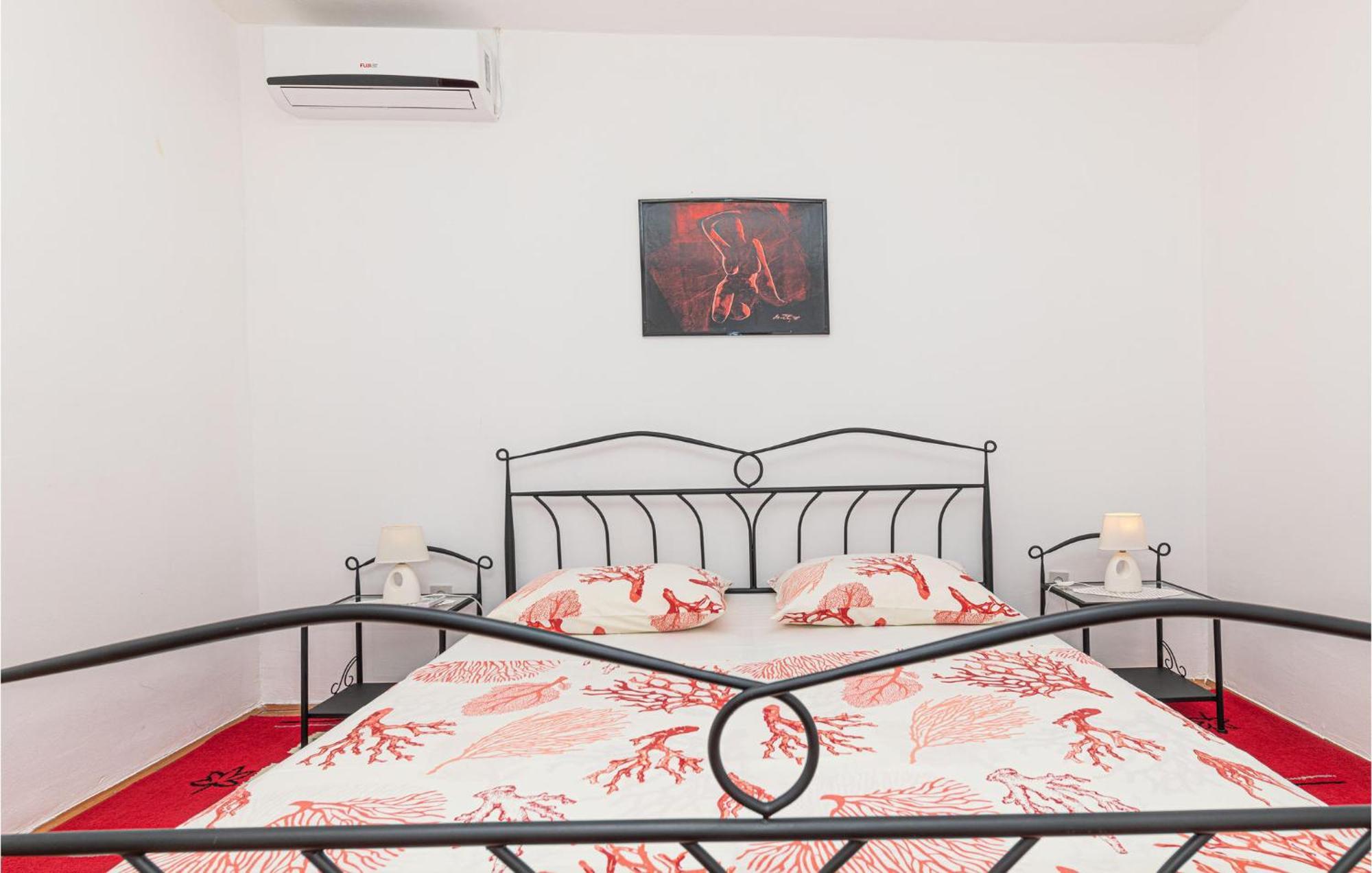 Lovely Apartment In Kastel Kambelovac With Wifi Kaštela Exterior foto