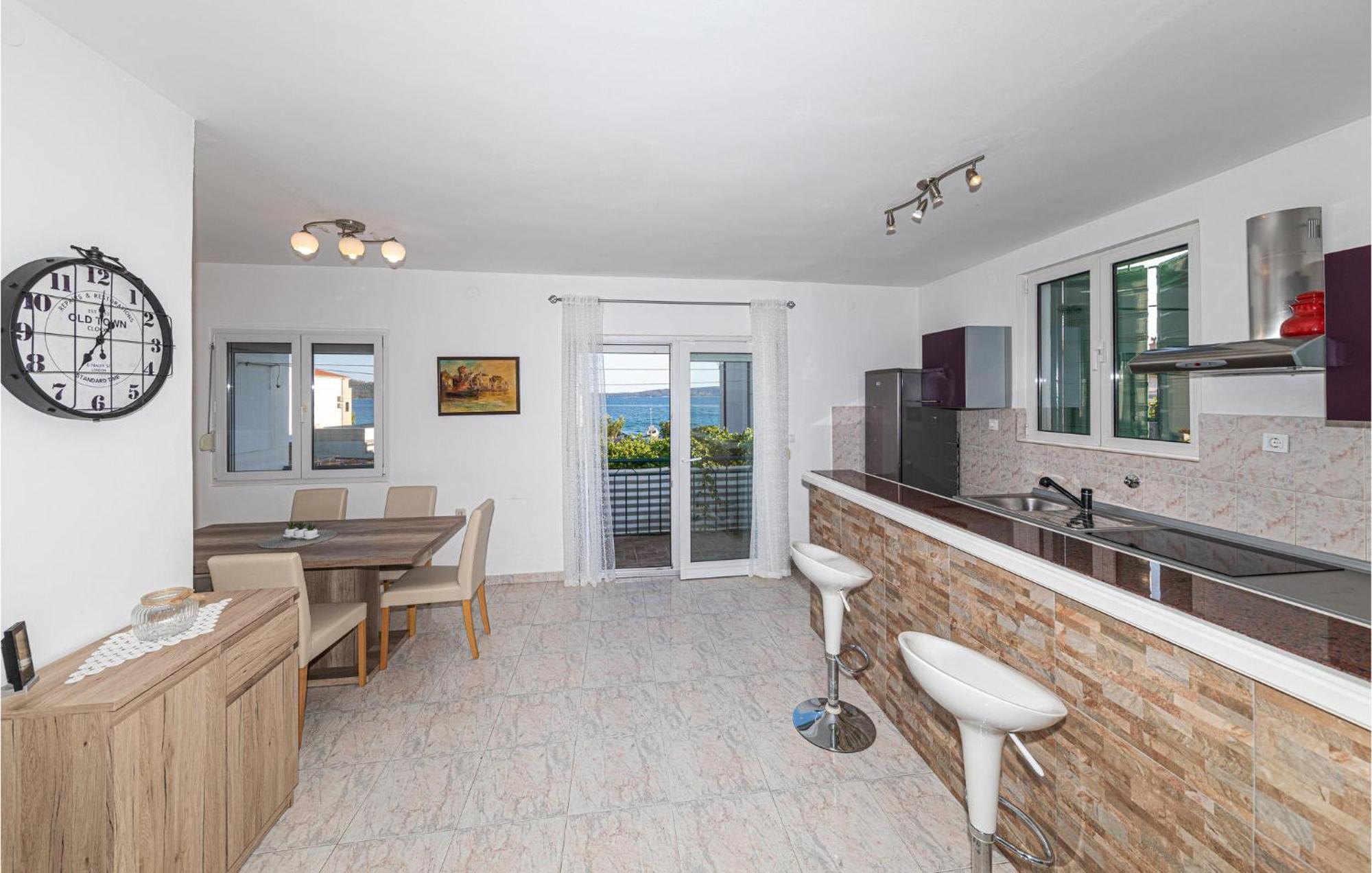 Lovely Apartment In Kastel Kambelovac With Wifi Kaštela Exterior foto