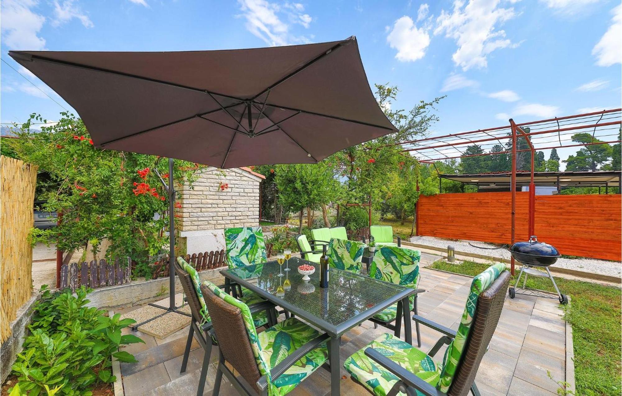 Lovely Apartment In Kastel Kambelovac With Wifi Kaštela Exterior foto